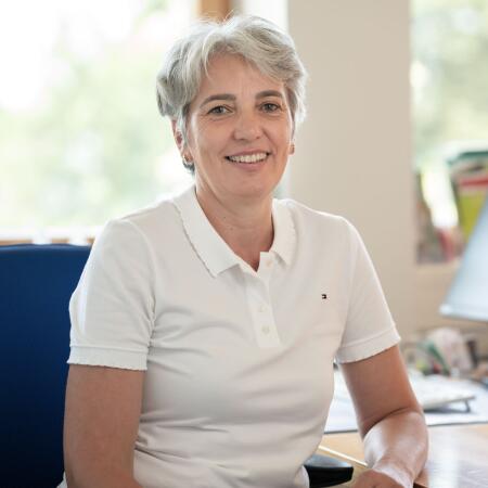 Dr. Univ. Algier Noumeyra Kassa