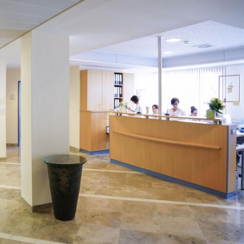 Eingangsbereich der Gastroenterologie, Proktologie, Hepatologie und Betriebsmedizin der MVZ Ortenau Offenburg Weingartenstraße